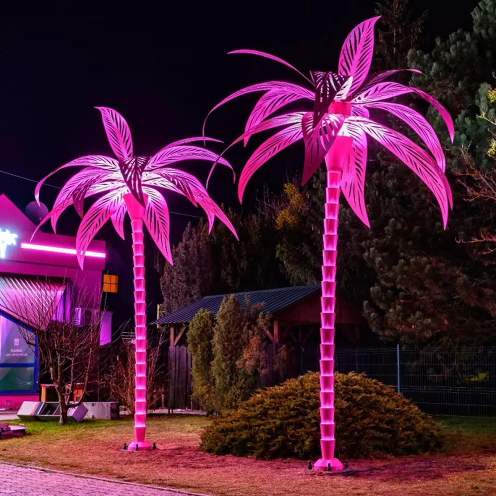 Różowe palmy na stacji Skolima Różowe palmy na stacji Skolima